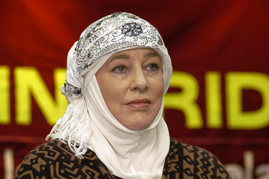 Former Taliban Captive, Yvonne Ridley, Converts to Islam