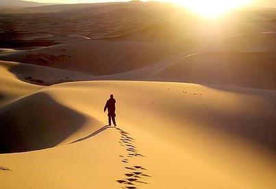 footsteps-in-desert