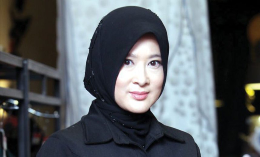 Mother of Former Actress Shila Lama Embraces Islam on `Eid Al-Adha