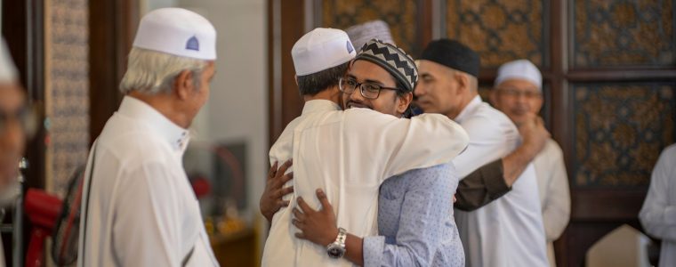 Four Reasons Make Us Convert to Islam